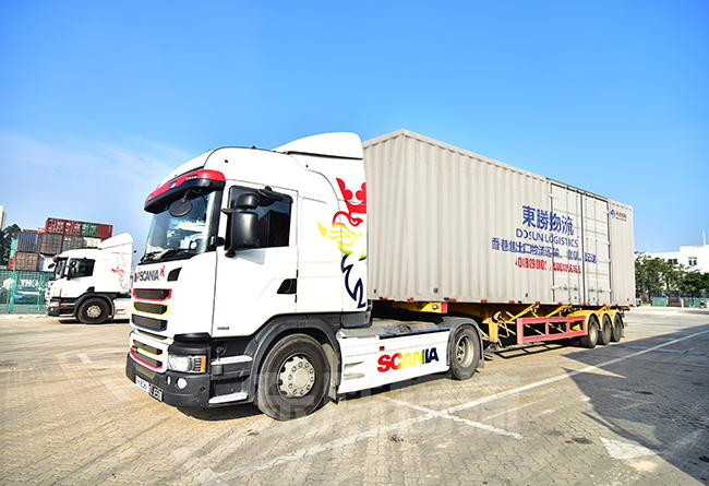 深圳發(fā)貨到香港中第三方物流分類詳解；深圳到香港物流-香港物流專線-中港貨運(yùn)物流運(yùn)輸專線-佛山到香港物流專線-一般貿(mào)易進(jìn)出口報(bào)關(guān)代理-倉儲(chǔ)配送-深圳市東勝物流有限公司