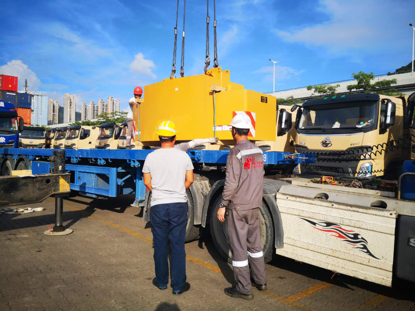 廣州發貨到香港運輸價格，廣州到香港貨運專線公司，深圳中港平板車運輸案例圖