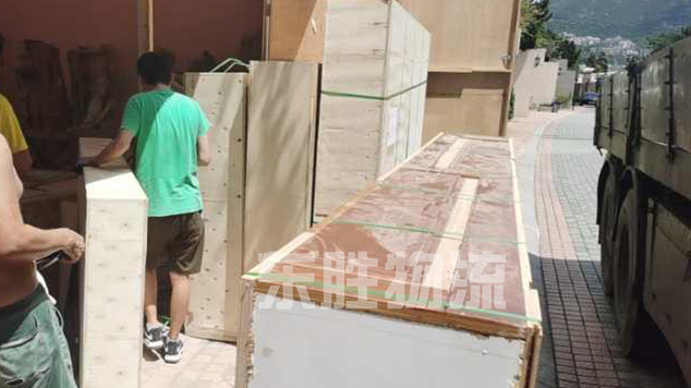 廣東深圳發(fā)貨到香港，澳門物流專線，深圳東勝物流貨物裝車現(xiàn)場(chǎng)圖